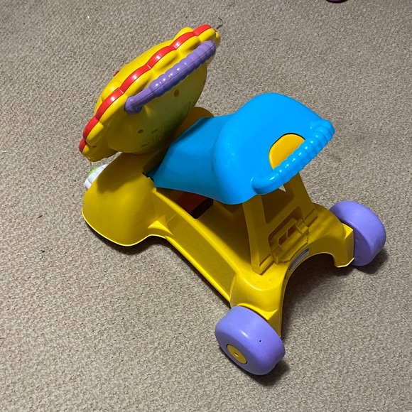 Fisher-Price 3-in-1 Sit, Stride &
Ride Interactive Lion - Picture 11 of 17